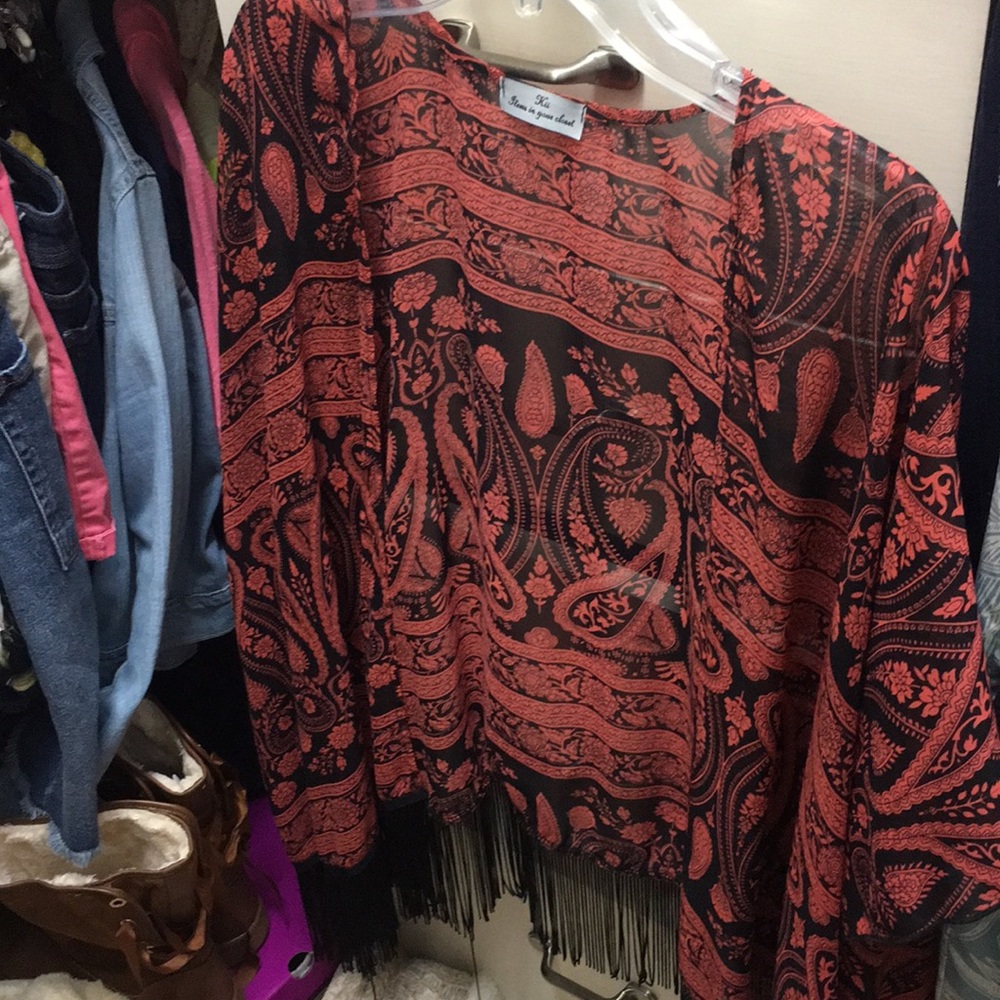 Black and coral short kimono